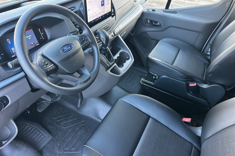 Ford Transit-150 Vehicle Full-screen Gallery Image 09