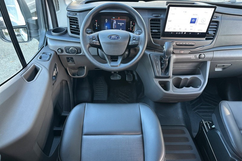 Ford Transit-150 Vehicle Full-screen Gallery Image 14