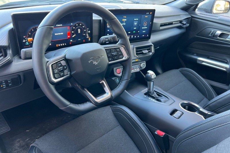 Ford Mustang Vehicle Full-screen Gallery Image 09