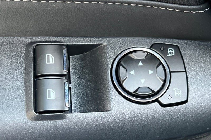 Ford Mustang Vehicle Full-screen Gallery Image 11