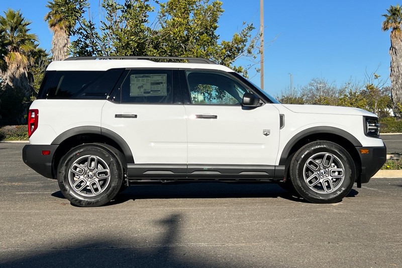 Ford Bronco Sport Vehicle Full-screen Gallery Image 02