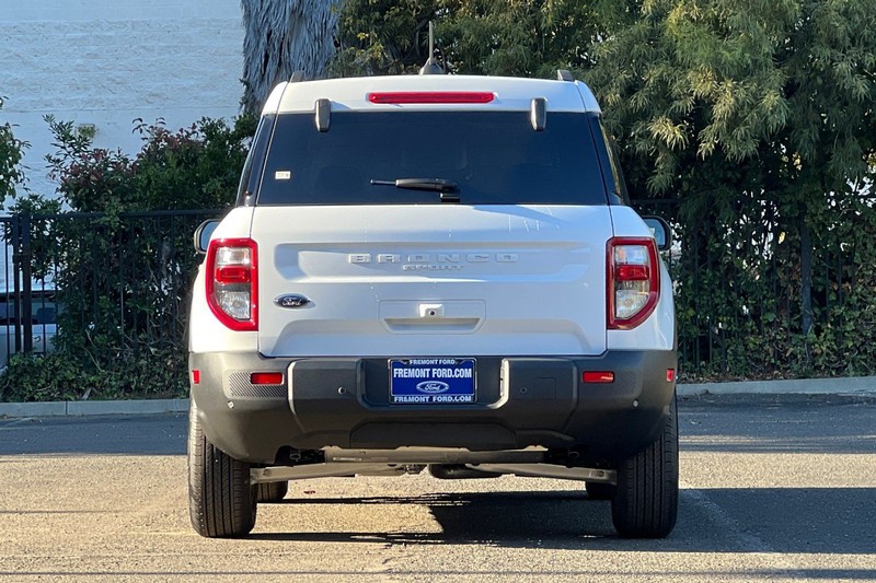 Ford Bronco Sport Vehicle Full-screen Gallery Image 04