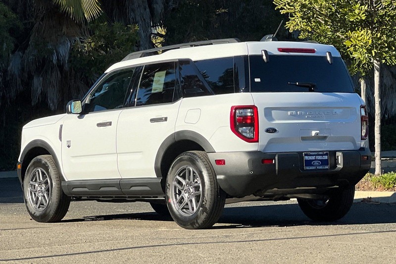 Ford Bronco Sport Vehicle Full-screen Gallery Image 05