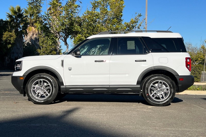 Ford Bronco Sport Vehicle Full-screen Gallery Image 06
