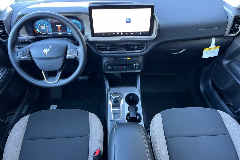 Ford Bronco Sport Vehicle Full-screen Gallery Image 14