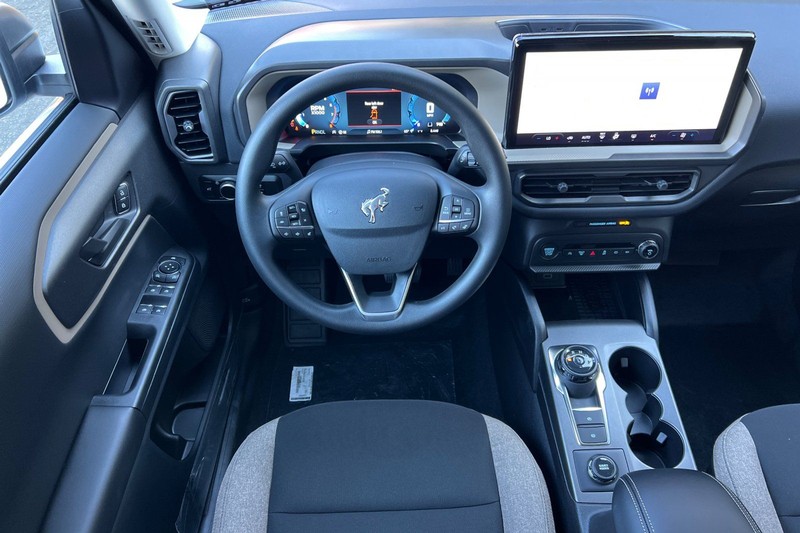 Ford Bronco Sport Vehicle Full-screen Gallery Image 15