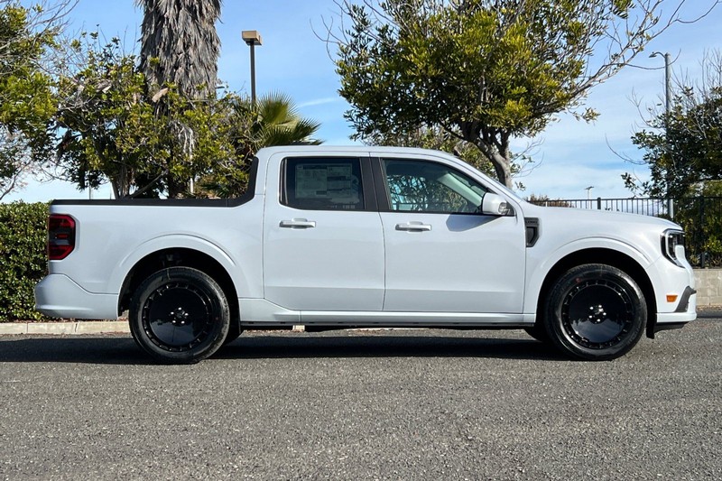 Ford Maverick Vehicle Full-screen Gallery Image 02