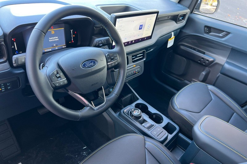 Ford Maverick Vehicle Full-screen Gallery Image 09