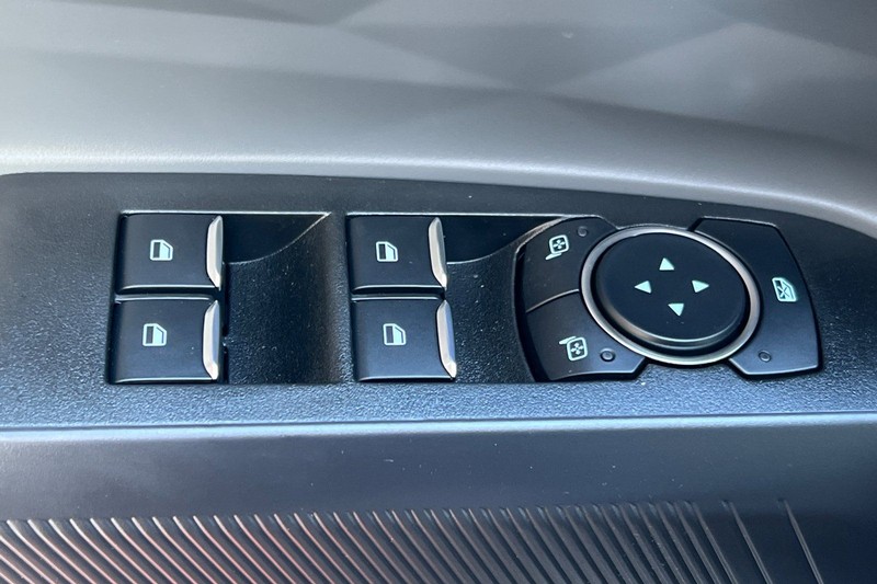 Ford Maverick Vehicle Full-screen Gallery Image 11