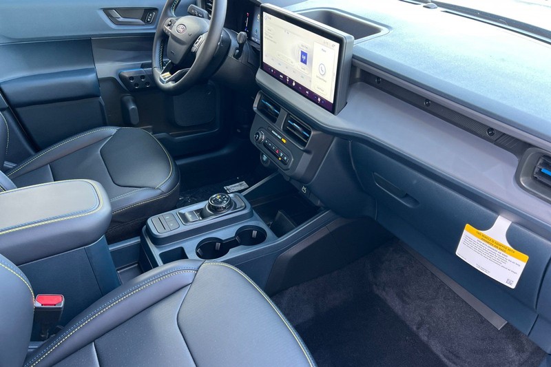 Ford Maverick Vehicle Full-screen Gallery Image 15