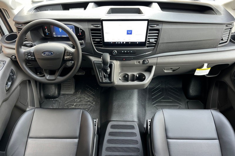 Ford Transit-250 Vehicle Full-screen Gallery Image 12