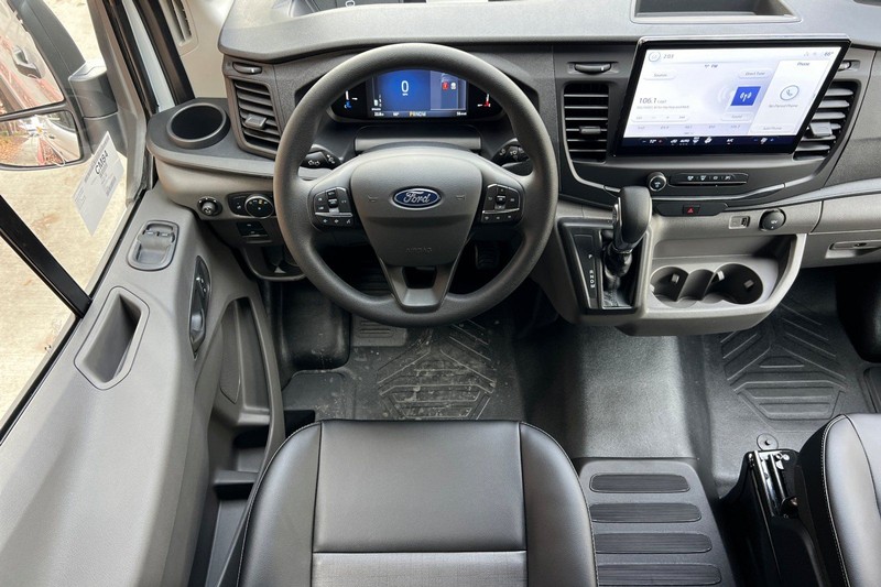 Ford Transit-250 Vehicle Full-screen Gallery Image 13