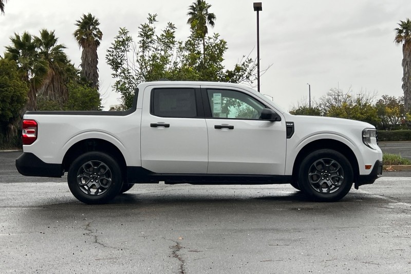 Ford Maverick Vehicle Full-screen Gallery Image 02