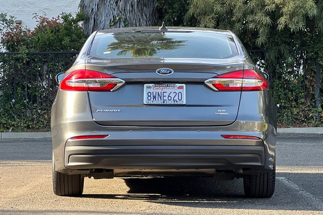 Ford Fusion Hybrid Vehicle Full-screen Gallery Image 04