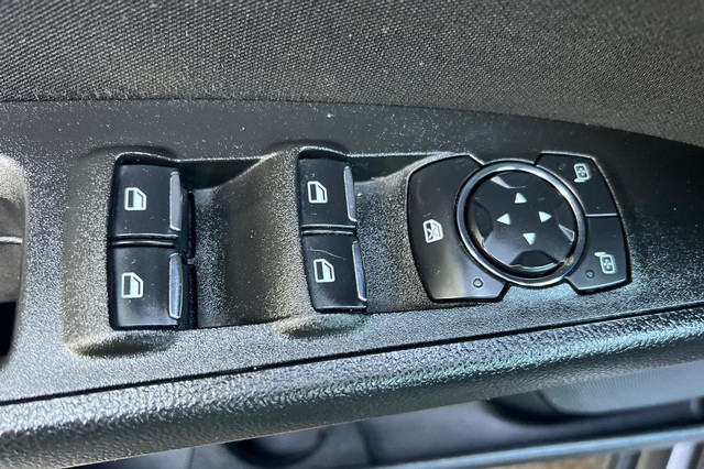 Ford Fusion Hybrid Vehicle Full-screen Gallery Image 10