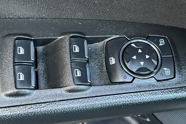 Ford Fusion Hybrid Vehicle Full-screen Gallery Image 11