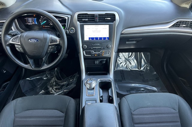 Ford Fusion Hybrid Vehicle Full-screen Gallery Image 14