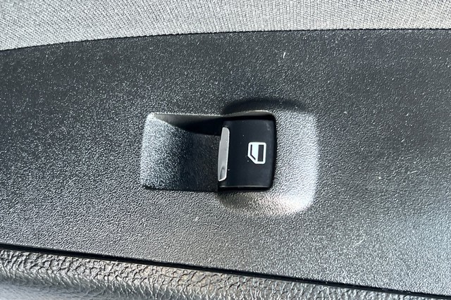 Ford Fusion Hybrid Vehicle Full-screen Gallery Image 20