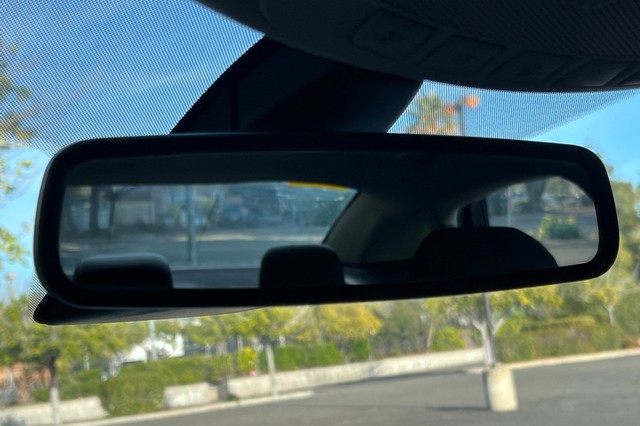 Ford Fusion Hybrid Vehicle Full-screen Gallery Image 22