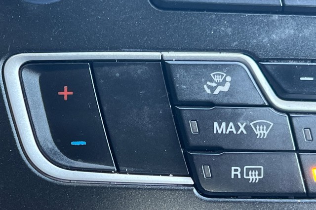 Ford Fusion Hybrid Vehicle Full-screen Gallery Image 26