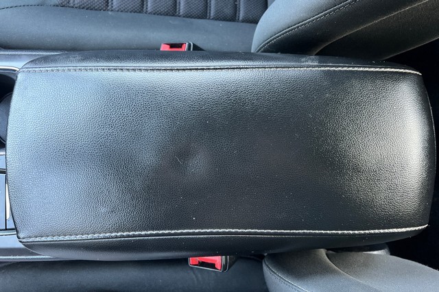 Ford Fusion Hybrid Vehicle Full-screen Gallery Image 29