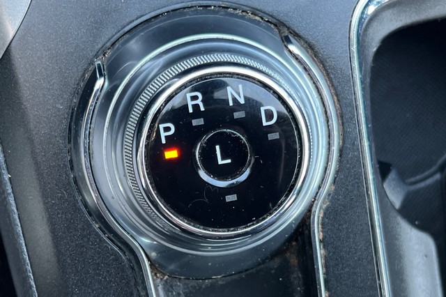 Ford Fusion Hybrid Vehicle Full-screen Gallery Image 30