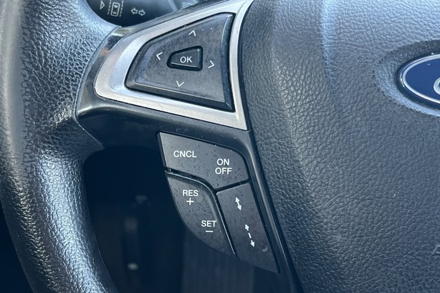 Ford Fusion Hybrid Vehicle Full-screen Gallery Image 33