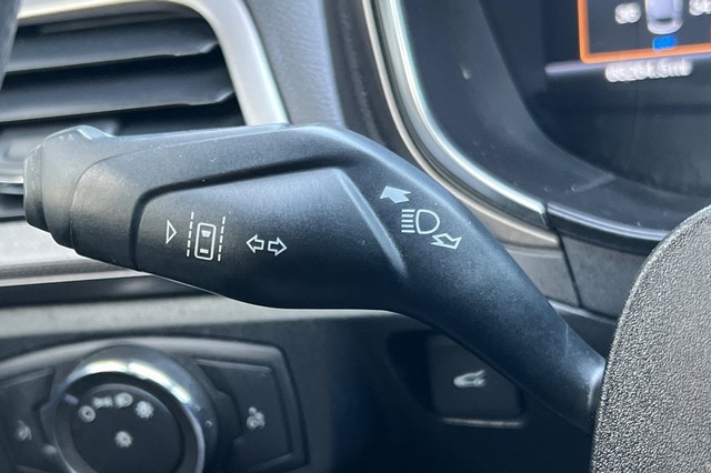 Ford Fusion Hybrid Vehicle Full-screen Gallery Image 34