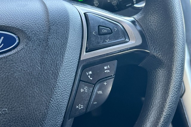Ford Fusion Hybrid Vehicle Full-screen Gallery Image 35