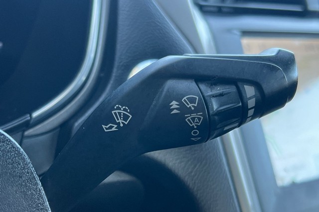 Ford Fusion Hybrid Vehicle Full-screen Gallery Image 36