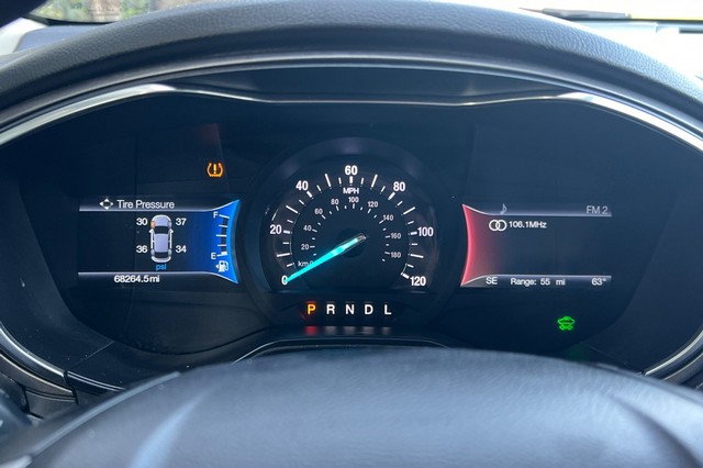 Ford Fusion Hybrid Vehicle Full-screen Gallery Image 37