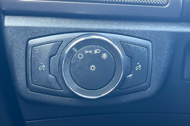 Ford Fusion Hybrid Vehicle Full-screen Gallery Image 39