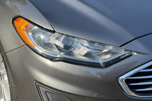 Ford Fusion Hybrid Vehicle Full-screen Gallery Image 44