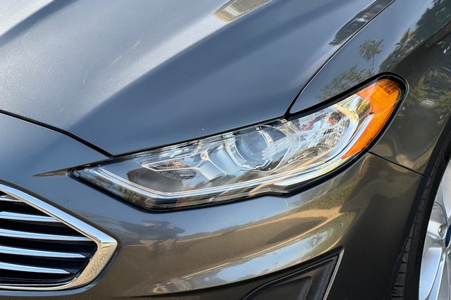 Ford Fusion Hybrid Vehicle Full-screen Gallery Image 50