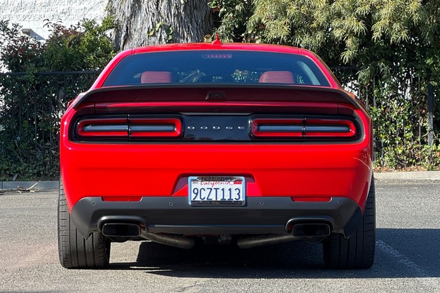 Dodge Challenger Vehicle Full-screen Gallery Image 04