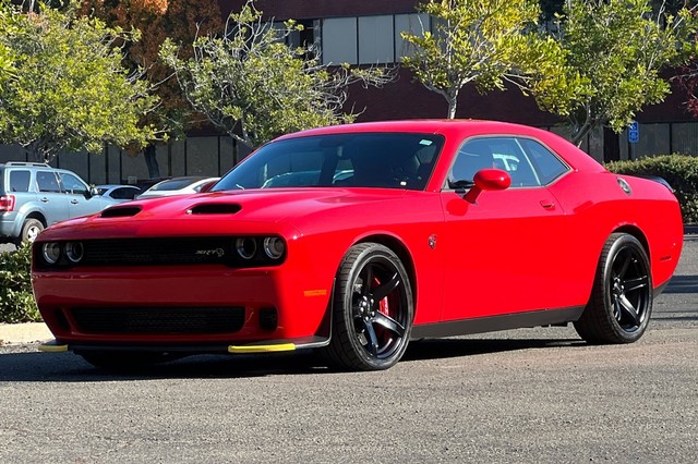 Dodge Challenger Vehicle Full-screen Gallery Image 07