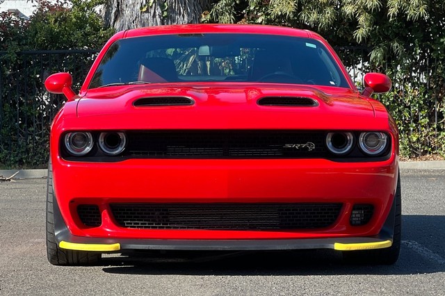 Dodge Challenger Vehicle Full-screen Gallery Image 08