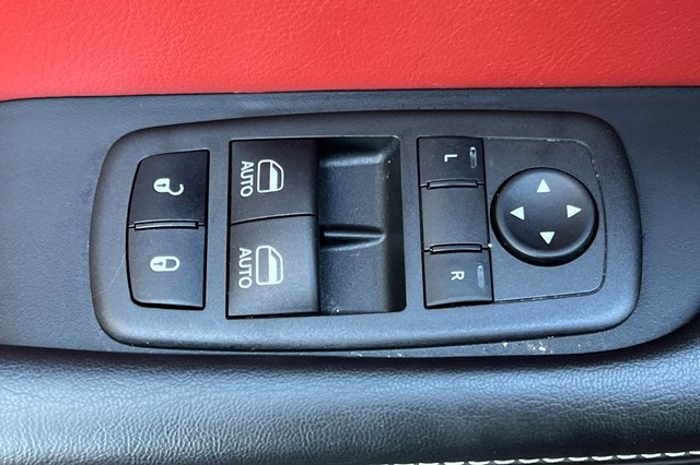 Dodge Challenger Vehicle Full-screen Gallery Image 11