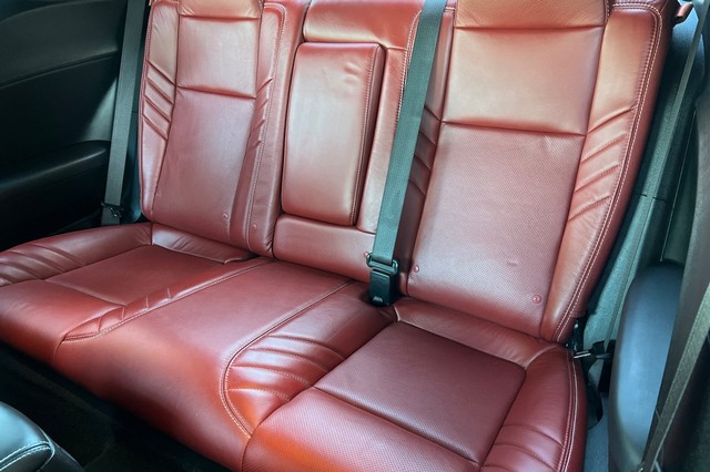 Dodge Challenger Vehicle Full-screen Gallery Image 13