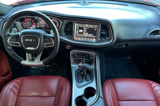 Dodge Challenger Vehicle Full-screen Gallery Image 14