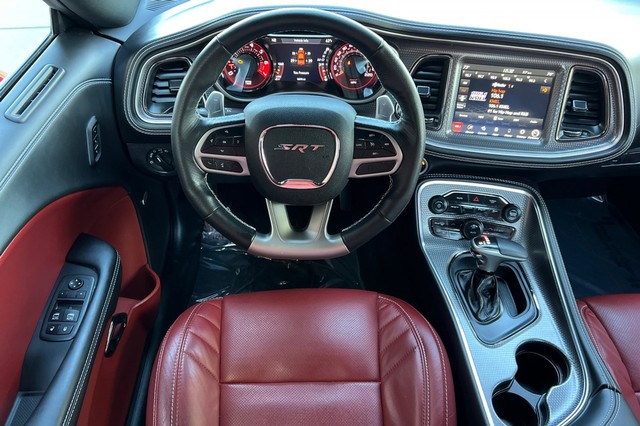 Dodge Challenger Vehicle Full-screen Gallery Image 15