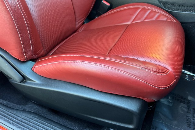 Dodge Challenger Vehicle Full-screen Gallery Image 21