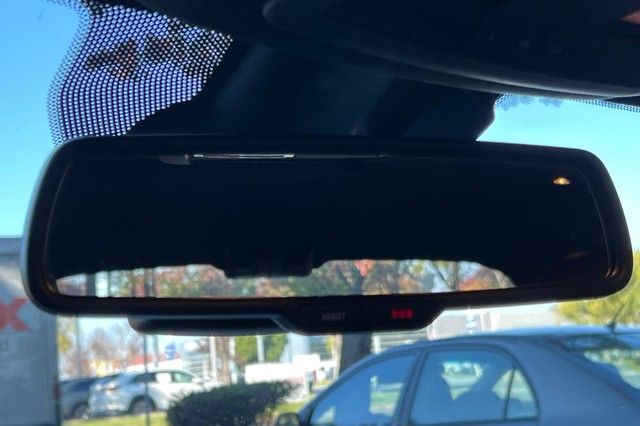 Dodge Challenger Vehicle Full-screen Gallery Image 22