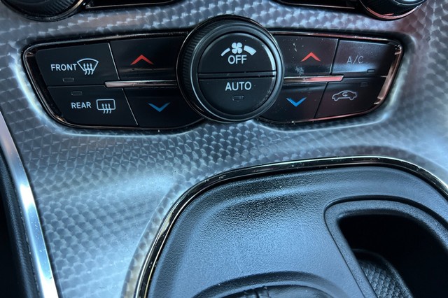 Dodge Challenger Vehicle Full-screen Gallery Image 25