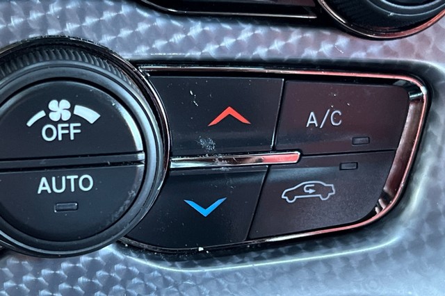 Dodge Challenger Vehicle Full-screen Gallery Image 27