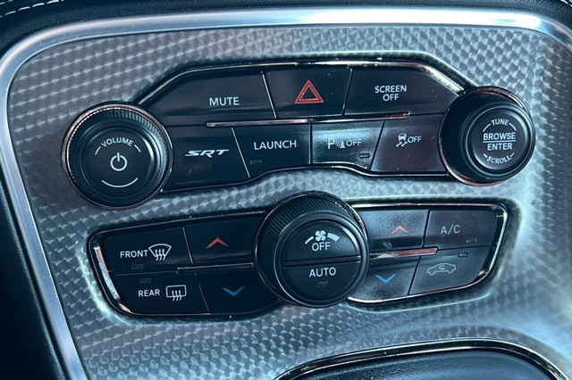 Dodge Challenger Vehicle Full-screen Gallery Image 28