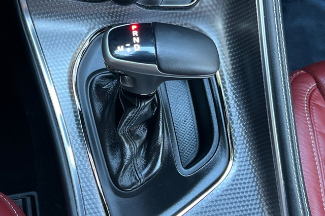 Dodge Challenger Vehicle Full-screen Gallery Image 30