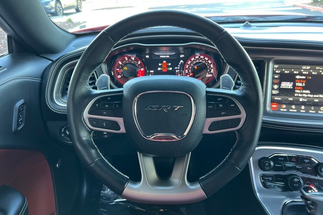 Dodge Challenger Vehicle Full-screen Gallery Image 32