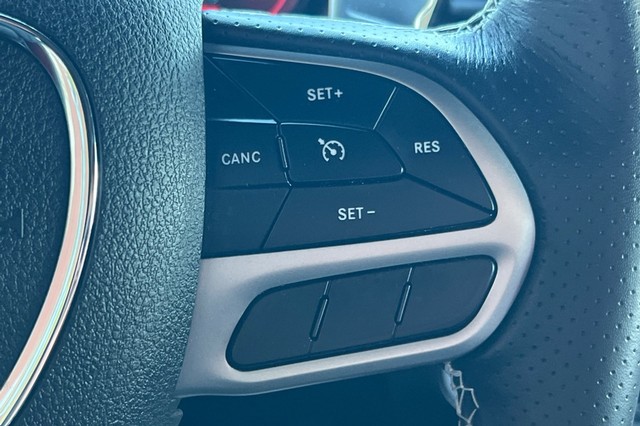 Dodge Challenger Vehicle Full-screen Gallery Image 35