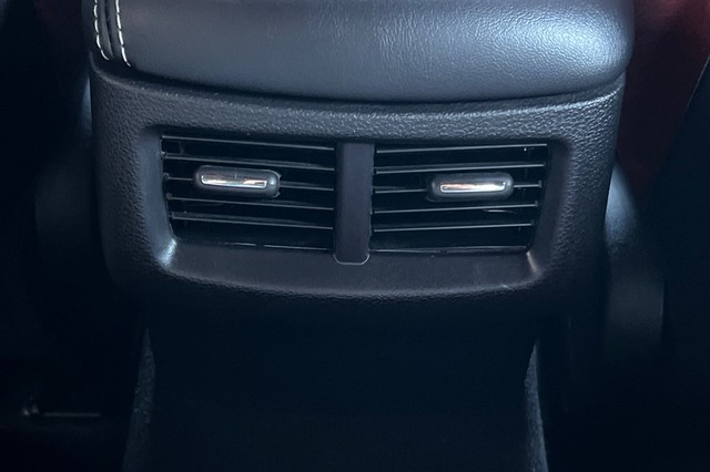 Dodge Challenger Vehicle Full-screen Gallery Image 39